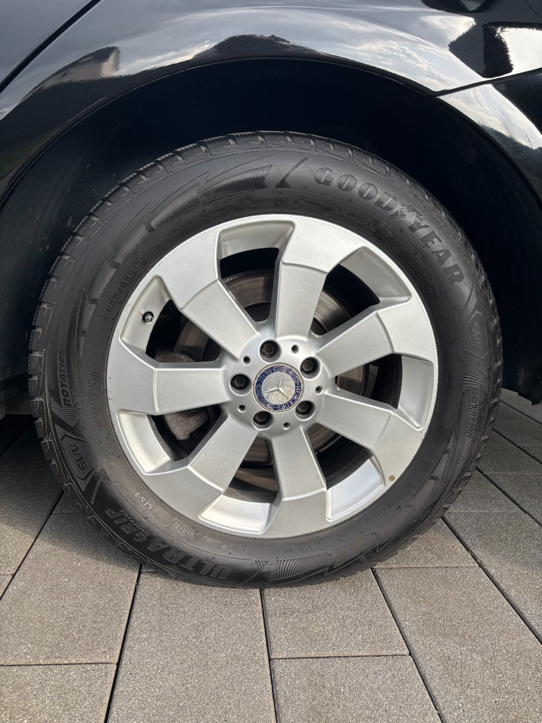 Saubere Mercedes-Felge nach Detailing